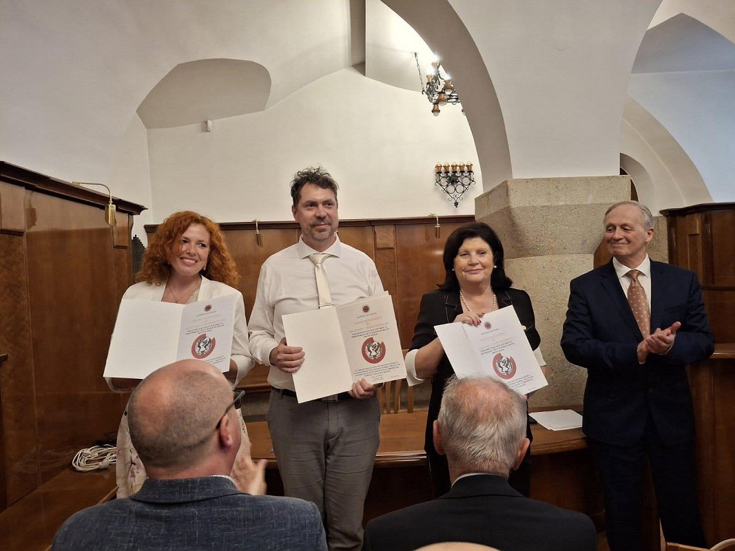 Priznanje Prometej Znanosti Za Leto 2024 Tudi Za UP PEF Priznanje Prometej Znanosti Za Leto 2024 Tudi Za UP PEF